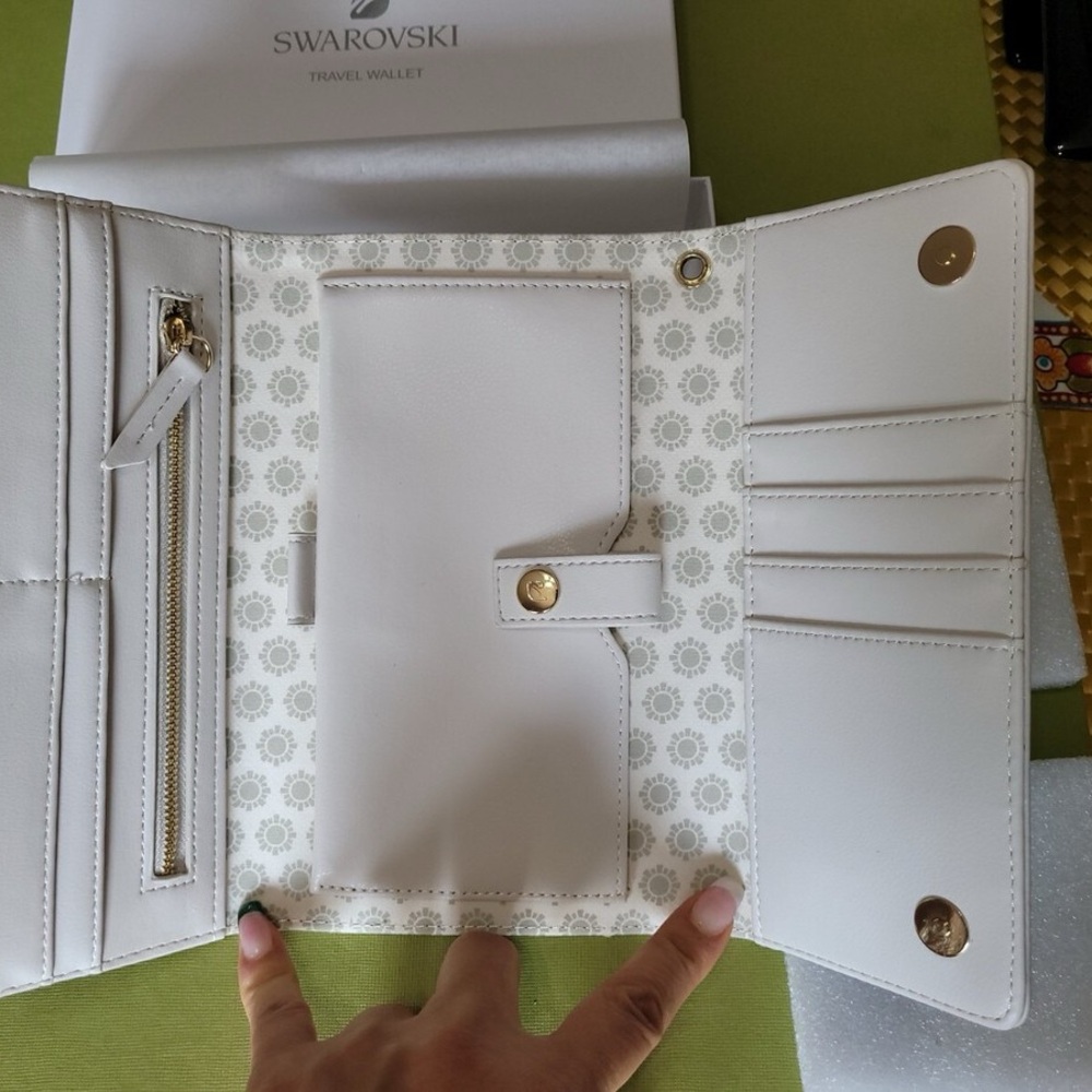 Swarovski Crystal Travel Wallet White - Picture 14 of 14